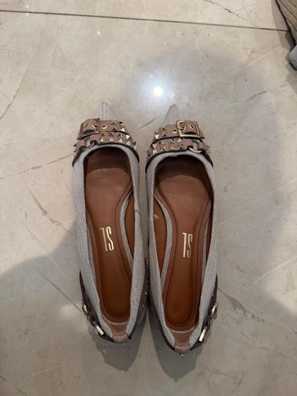 Pointed Toe Studded Ballet Flats in Light Gray -size 9